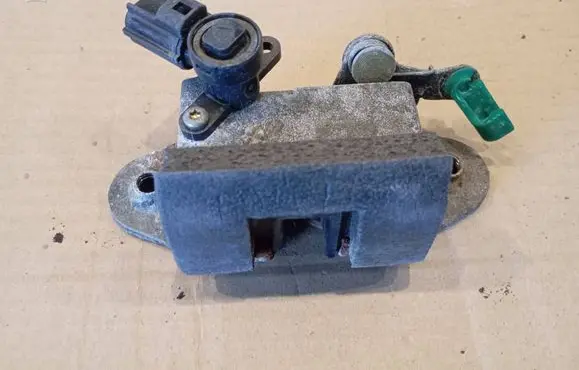 Chrysler PT Cruiser Tailgate lock latch 