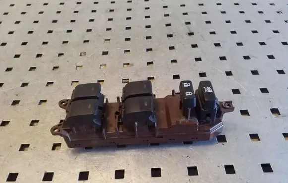 Toyota Verso Electric window control switch 8404005040