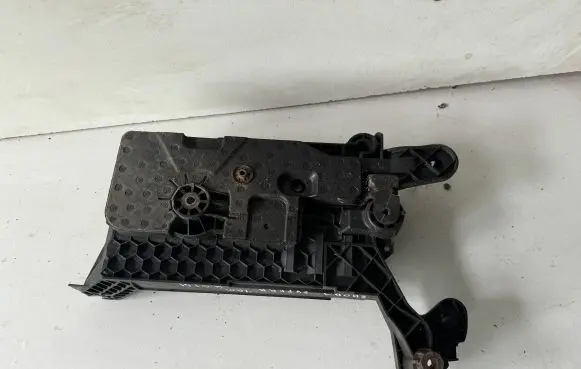 Skoda Superb B8 (3V) Battery tray 5Q0915321H