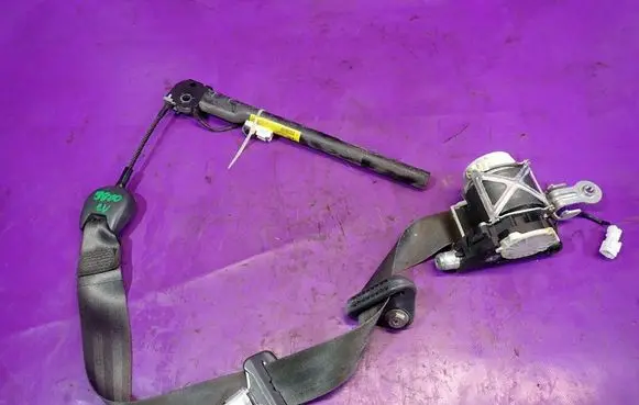 Renault Clio III Front seatbelt