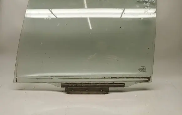 Toyota Avensis T250 Rear side window 43R00048