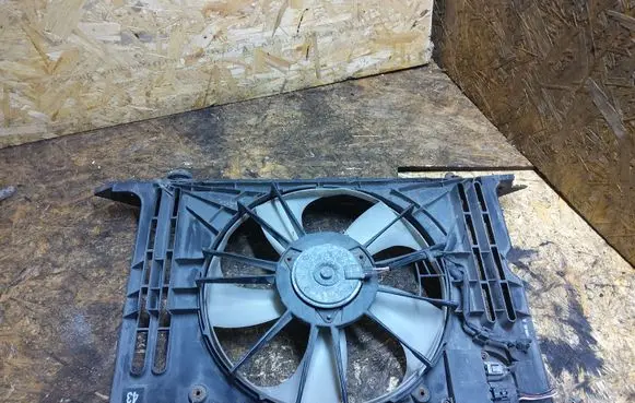Toyota Auris 150 Electric radiator cooling fan 422750190 8925712010 4993003341