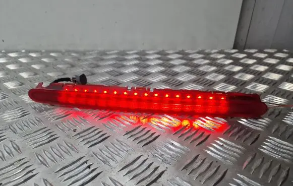 Volkswagen Touran I Third/center stoplight 1T0945097A