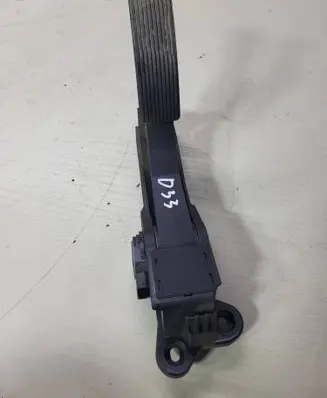 Mercedes-Benz ML W164 Accelerator throttle pedal A1643000104 0147 150408