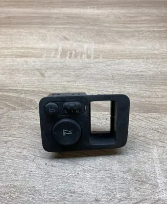 Honda CR-V Wing mirror switch M33212