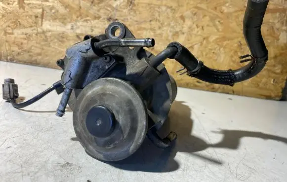 Toyota Corolla Verso AR10 Fuel filter 