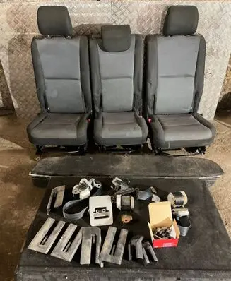 Toyota Corolla Verso E121 Second row seats 
