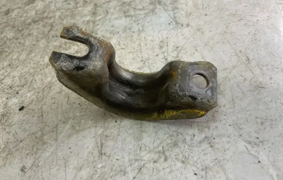 Nissan Navara D40 Sway bar bush bracket, front 