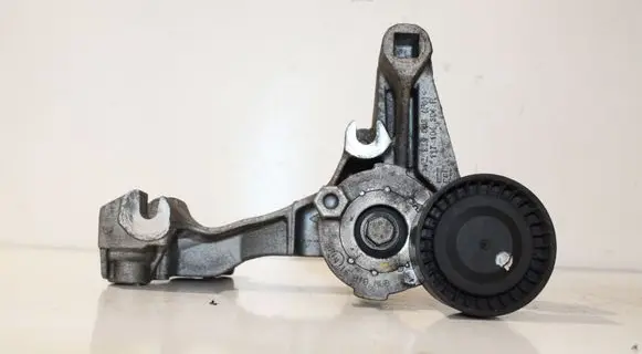 Nissan Qashqai Generator/alternator bracket 117104394R