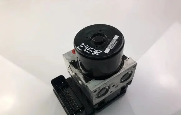 Volvo V70 ABS Pump 31329139