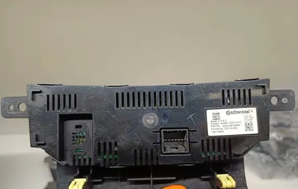 Subaru Outback Climate control unit 72311AJ03A