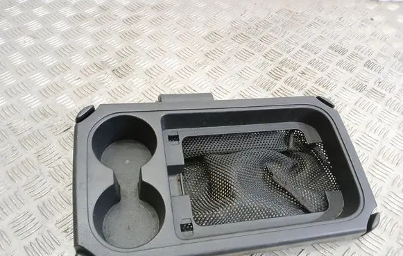 Mazda 5 Cup holder back 