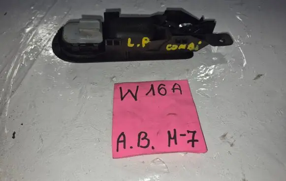 Volkswagen PASSAT B5 Front door interior handle 3B1837113
