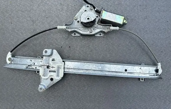 Nissan Terrano Front door window regulator motor 8070078G01 8073078G10