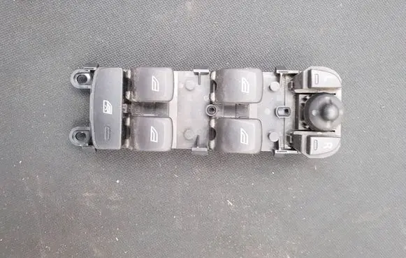 Land Rover Discovery 4 - LR4 Electric window control switch AH2214540AC SWEA05 10W264