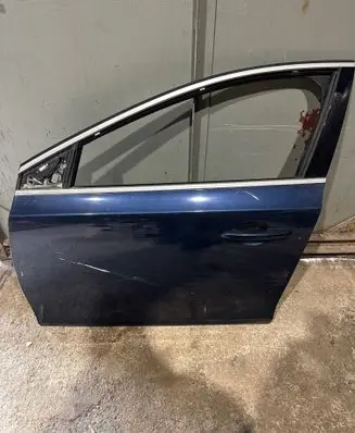 Volvo V40 Front door
