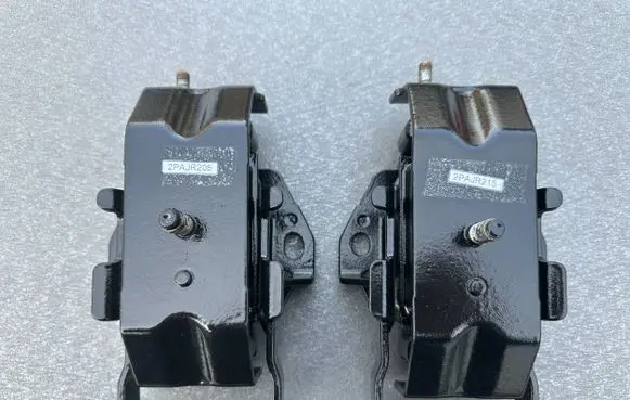 Mitsubishi Pajero Engine mounting bracket MR132720