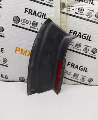 Volkswagen PASSAT B6 Rear/tail light trim molding 3C9945311