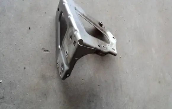 Audi A6 S6 C6 4F Fender mounting bracket 4f0821136a