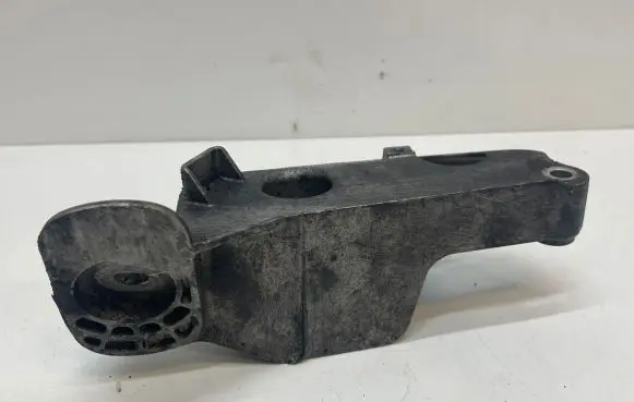 BMW 5 E60 E61 Engine mounting bracket 6777053 13807410 6905