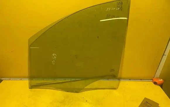 Renault Modus Front door window glass four-door E143R001583