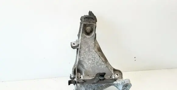 BMW 1 E81 E87 Engine mounting bracket 6760309 22116760309