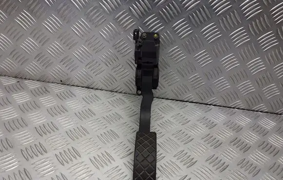 Volkswagen Polo IV 9N3 Accelerator throttle pedal 6Q1721503A