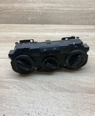 Volkswagen PASSAT B6 Climate control unit 3C2820045A 1CF747309 5HB009328