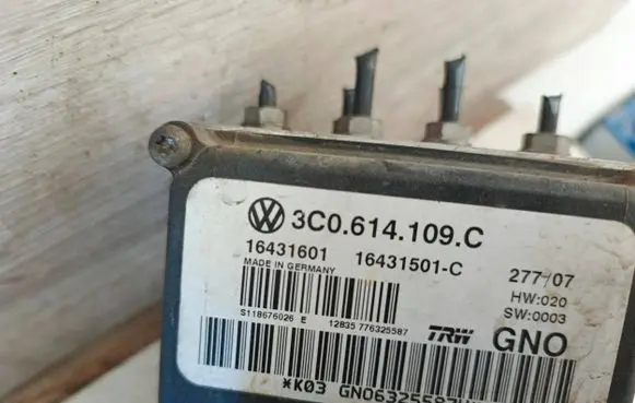 Volkswagen PASSAT B6 ABS Pump 3C0614109C