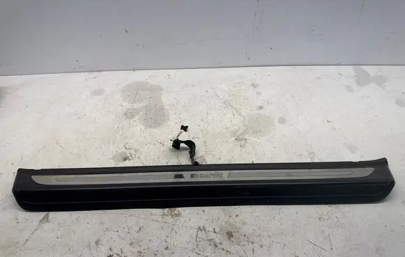 Front sill trim cover
