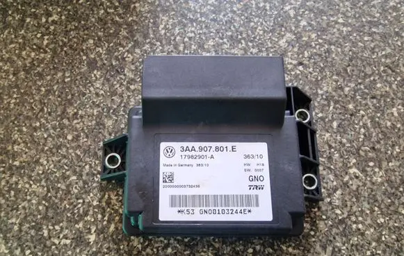 Volkswagen PASSAT B7 Hand brake control module 3AA907801E