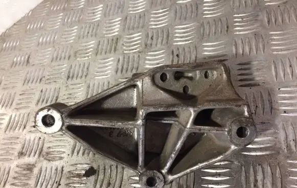 Mitsubishi Space Star Gearbox mounting bracket 30611139
