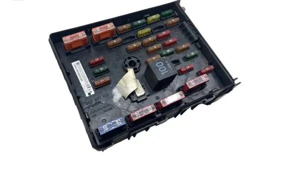 Volkswagen PASSAT B6 Fuse module 3C0937125 63592777 3C0971249
