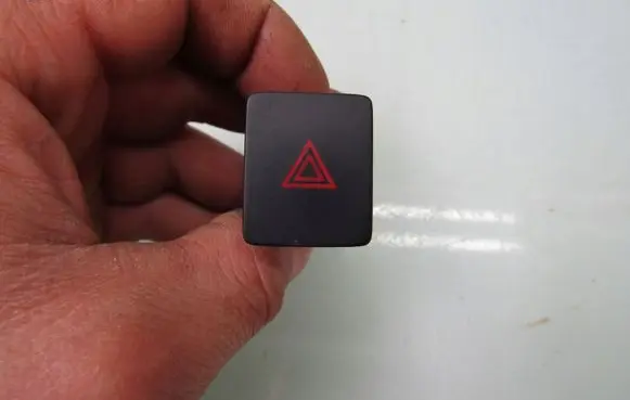 Nissan Micra Hazard light switch S31471