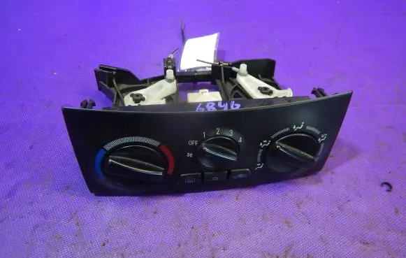 Mitsubishi Space Star Interior fan control switch MN140637