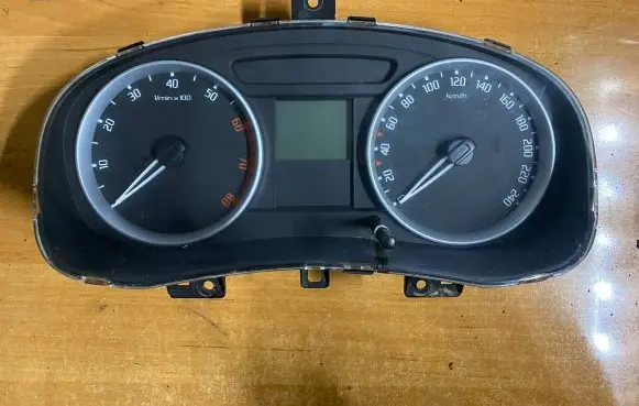 Skoda Fabia Mk2 (5J) Speedometer (instrument cluster) 5J0920811B 02802476
