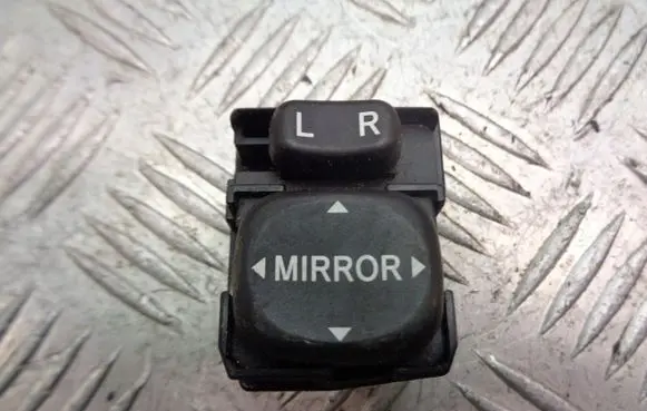 Toyota Corolla E120 E130 Wing mirror switch 183574