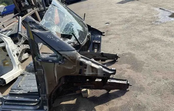 Mercedes-Benz EQV 447 Front quarter panel 