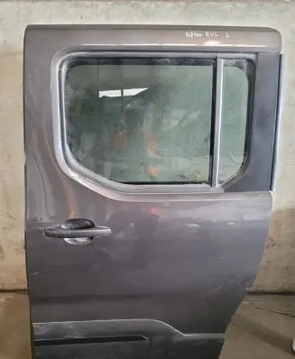 Peugeot Rifter Rear door