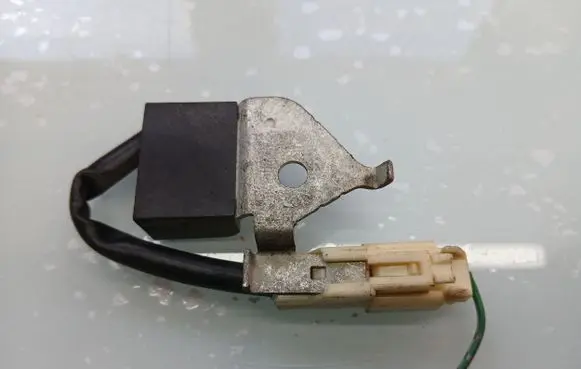 Toyota Avensis T250 Airbag deployment crash/impact sensor 9008088002