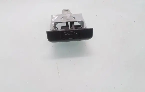 Engine bonnet (hood) release handle
