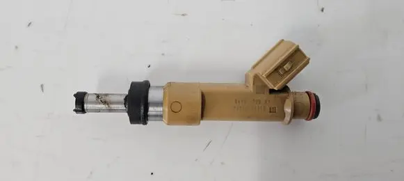 Toyota Prius (XW30) Fuel injector 2325037010
