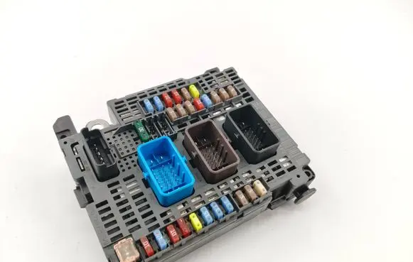 Citroen DS5 Fuse module 9677987580