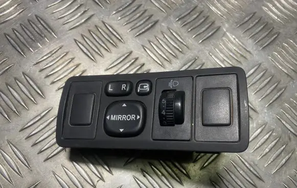 Toyota Avensis T250 Wing mirror switch 183575