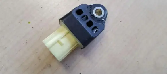 Toyota RAV 4 (XA30) Airbag deployment crash/impact sensor 8983142010