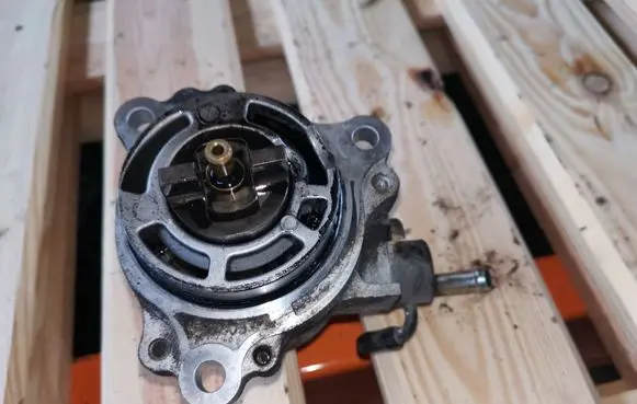 Mazda Premacy Vacuum pump RF4F18G00