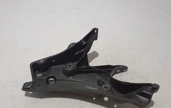 Volvo S90, V90 Fender mounting bracket 31447898