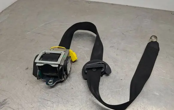 Volkswagen Golf V Front seatbelt 1K4857705D