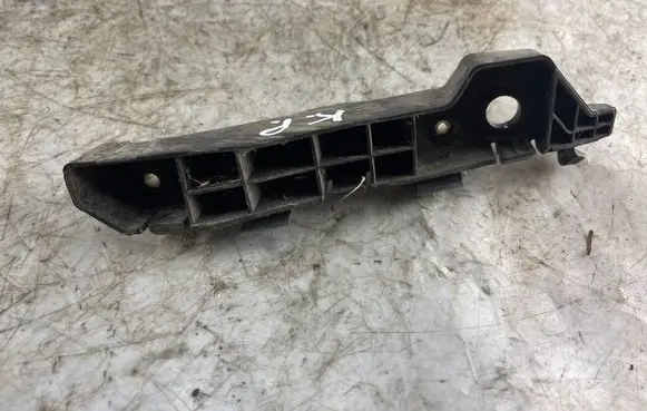 Hyundai Santa Fe Front bumper mounting bracket 865152b000