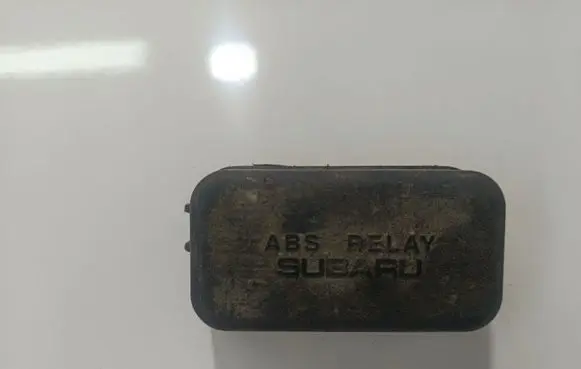 Subaru B9 Tribeca Fuse box cover 